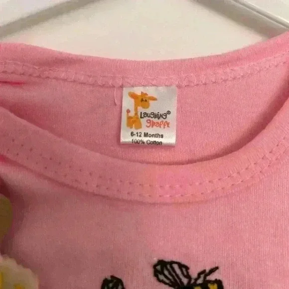 BNWT 6-12 mo. Pink Onesie Hand Embroidered with Bumblebees with Felt Barrettes - Picture 2 of 9